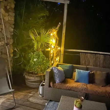 Bas De Avec Grande Terrasse Hébergement de vacances *
