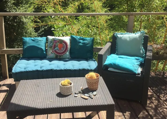 Bas De Avec Grande Terrasse Holiday home *